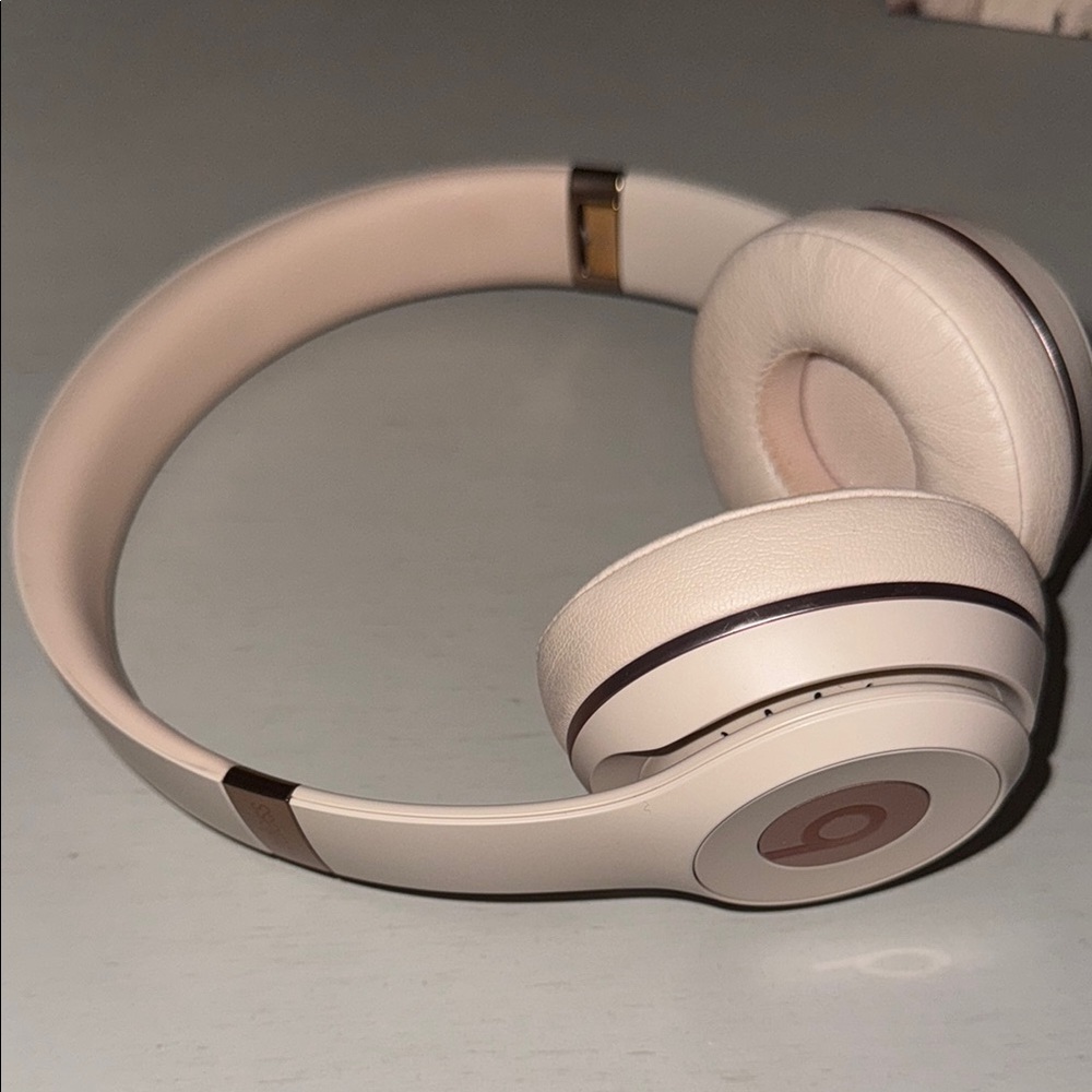 Beats Solo³ Wireless Headphones - Matte Gold